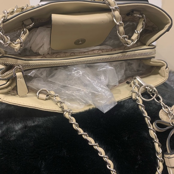 Authentic guess women handbag euc - Picture 3 of 5